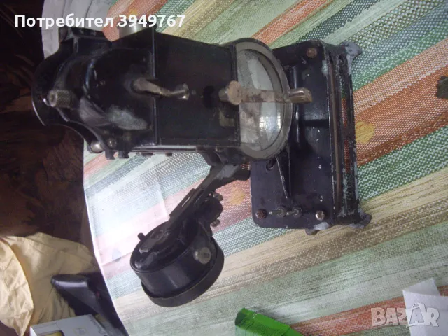 Много стара кинокамера, снимка 3 - Антикварни и старинни предмети - 49649639