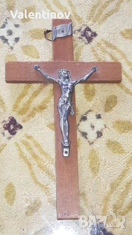 Старинен дървен кръст