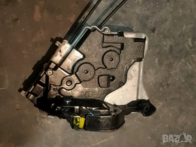 Предна лява брава - заключващ механизъм за TOYOTA Yaris (XP130), снимка 8 - Части - 51686333