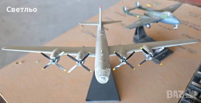 Enola gay B-29 и Vampire Havilland самолети мащаб 1:72, снимка 2 - Колекции - 53647111