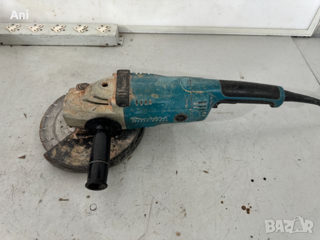 Ъглошлайф - Makita  2000 W, снимка 2 - Циркуляри - 46440427