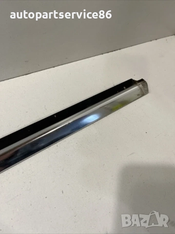 Хромирана лайсна за стъкло предна дясна врата за Mercedes W212 (2012) A2127250406, снимка 2 - Части - 54133116