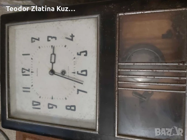 Стар стенен часовник 