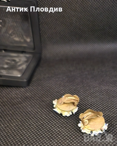 Винтидж обеци клипс „Незабравки“ – порцелан, снимка 3 - Антикварни и старинни предмети - 53720046