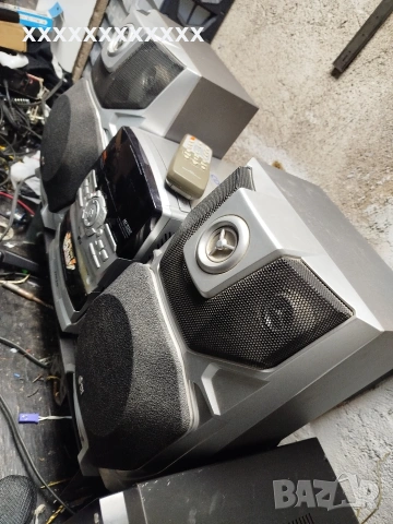 Малка аудиосистема LG с колони и дистанционно