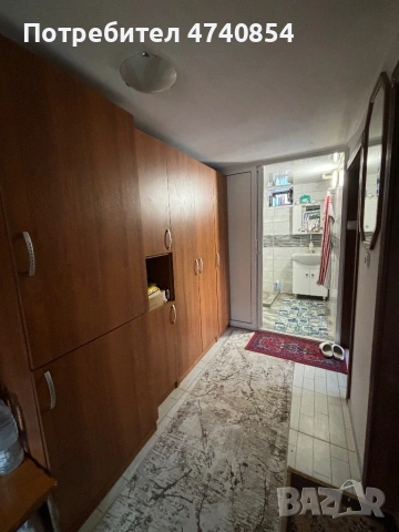 Двуетажна тухлена къща с таванска стая, двор и гараж в гр. Омуртаг, снимка 8 - Къщи - 53512135