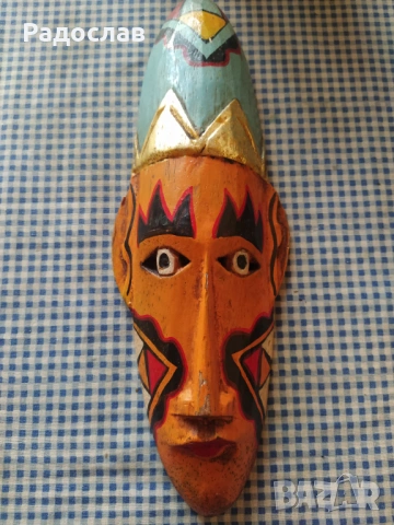стара дървена маска за стена 