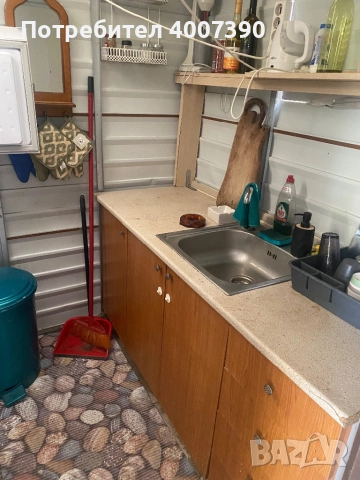 Продавам каравана Hobby 7м. до морето в къмпинг Аспровалта, снимка 3 - Каравани и кемпери - 51819673