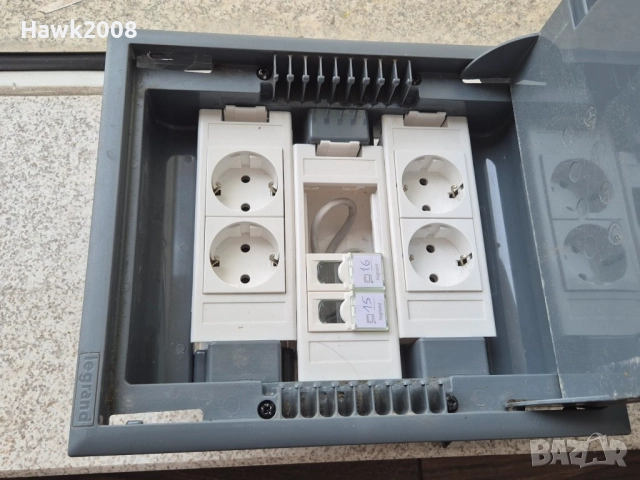 Комплект 8 бр. подова оборудвана електро кутия Легранд за вертикален монтаж с капак Legrand, снимка 3 - Ключове, контакти, щепсели - 51736270