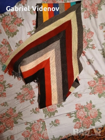 Зимен шал Hugo Boss., снимка 4 - Шалове - 52540173