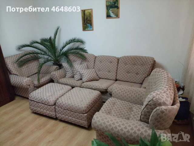 Продавам холова гарнитура с 2 фотьойла и 2 табуретки.