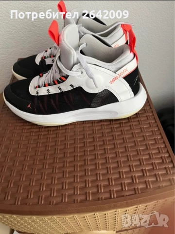 Jordan маратонки оргинални 44 номер , снимка 2 - Кецове - 52429965