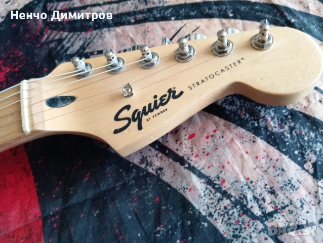 Електрическа китара SQUIER Sonic Stratocaster HSS Indonesia, снимка 4 - Китари - 53701374
