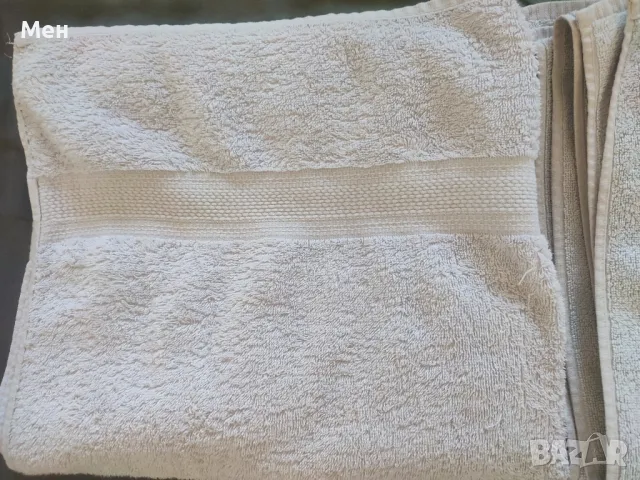 Тъмно синя и бяла Българско производство. Една Бежова и една Синьо-бяла на Капа, Kappa, снимка 2 - Хавлиени кърпи - 50170370