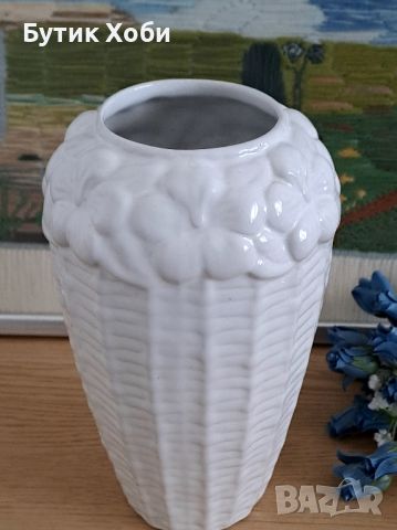 Елегантна порцеланова винтидж ваза, Португалия, снимка 4 - Антикварни и старинни предмети - 45698969