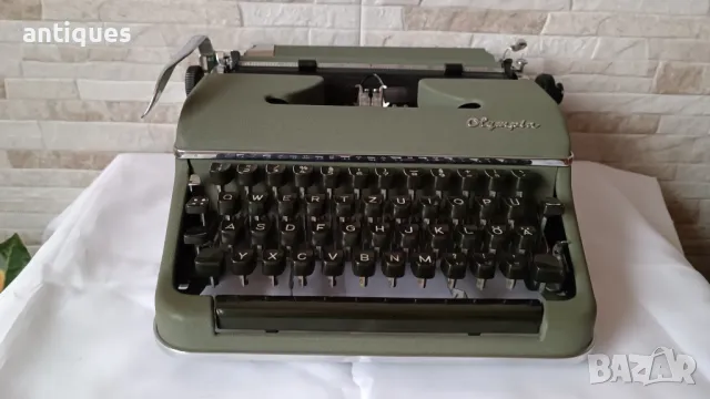 Стара пишеща машина Olympia SM2 - Made in Germany - 1950" година, снимка 3 - Антикварни и старинни предмети - 49159835