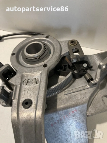 Механизъм на ръчна спирачка за Mercedes W220 S500 (2003) A2204270036 , снимка 2 - Части - 54156206