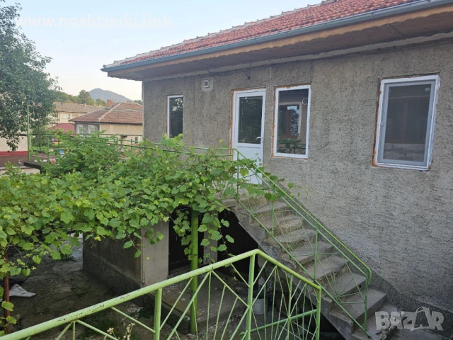 Давам квартира под наем - Къща с четири стаи в град Елена, снимка 2 - Къщи - 49352798