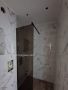 Стационарна душ преграда от закалено кафяво стъкло с черен обков , снимка 1 - Душ кабини и вани - 45991878
