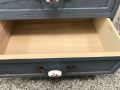 Дървено шкафче с две чекмеджета в сиво, снимка 4