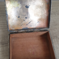 Стара метална кутия за бижута, снимка 5 - Антикварни и старинни предмети - 45035313