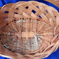 Голяма елипсовидна плетена кошница от едно време, снимка 3 - Антикварни и старинни предмети - 45843276