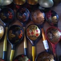 Лот от 12 руски дървени чаши Хохлома и 18 руски лъжици Хохлома, снимка 2 - Прибори за хранене, готвене и сервиране - 45306883