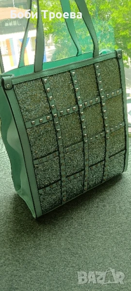 Елегантна дамска чанта от висококачествена еко кожа – стил и клас,изработена е в тюркоазено зелено, снимка 1