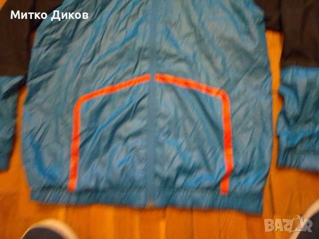 Адидас марково горно с качулка реален размер М отлично, снимка 3 - Спортни дрехи, екипи - 54137494