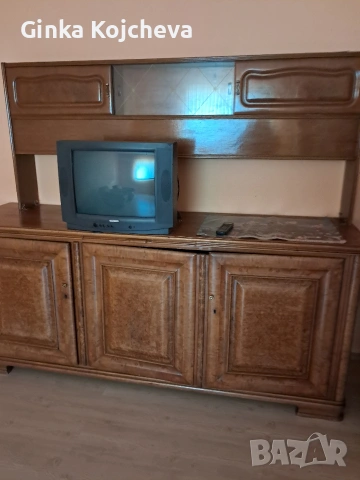 шкаф от масивно дърво