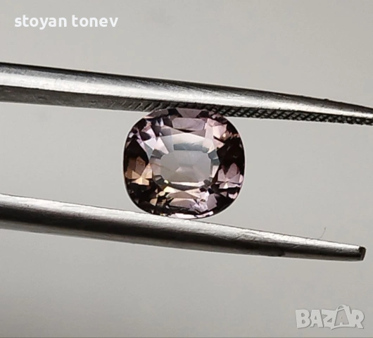  Рядък естествен електрически сиво-розов шпинел 1,41 карата! Сертификат!, снимка 11 - Други - 54155266