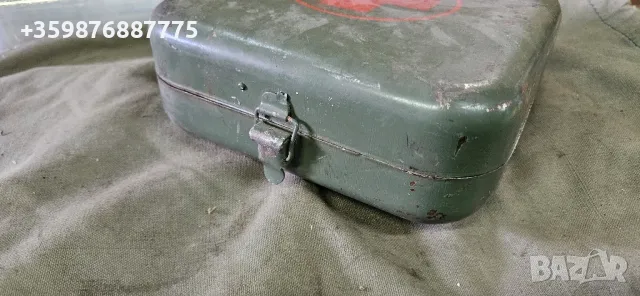 Ретро аптечка Руска руско руска военна Газ 69 Уаз 469 452 Буханка метална, снимка 2 - Части - 50180243