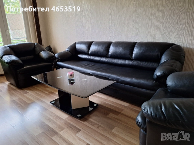 Продавам холна гарнитура и маса комплект цена 750лв.