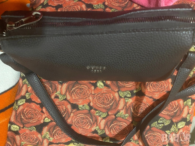 Дамска чанта Guess, снимка 4 - Чанти - 52487133