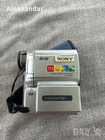 Видеокамера Sony DV9F, снимка 1 - Камери - 47096462