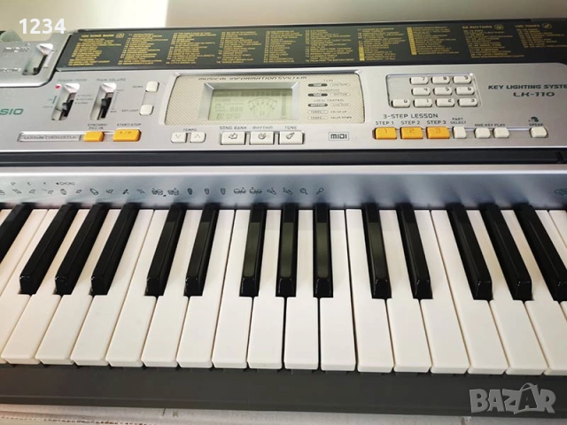 Синтезатор клавир CASIO LK-110 пиао със светещи клавиши и вход за микрофон 5 октави, снимка 4 - Синтезатори - 52638447