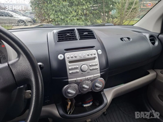 Продава се Дайхатсу Сирион, снимка 6 - Автомобили и джипове - 53958393