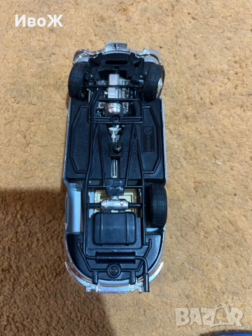 Количка burago mercedes 300 sl 1/24, снимка 3 - Колекции - 53328240
