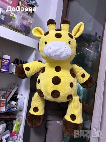 Продавам плетена играчка Жираф