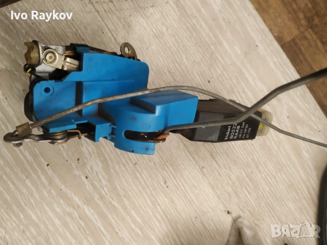 Брава ,предна лява врата SAAB 9-3 , MK 1 , 805328 