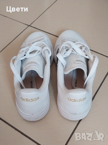 Дамски спортни обувки adidas, снимка 4 - Кецове - 53934347