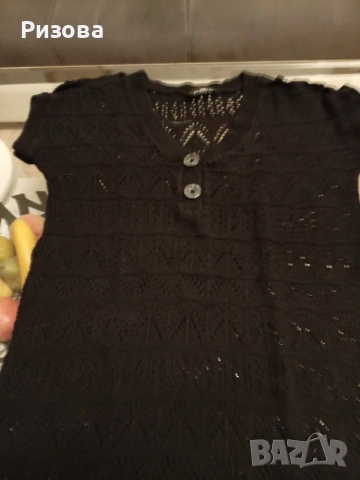 Подарявам дамско лилаво палто , две плетени блузи и два бр. пончо. 