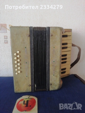 Стари детски музикални инструменти, чинели, дайре, акордеон. , снимка 14 - Антикварни и старинни предмети - 49777852