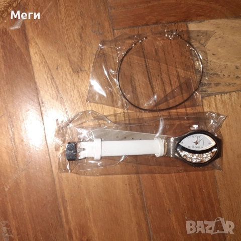 дамски часовник,с украсяважа го допълнителна гривна,с двшжещи се камьчета, снимка 4 - Чанти - 52501275