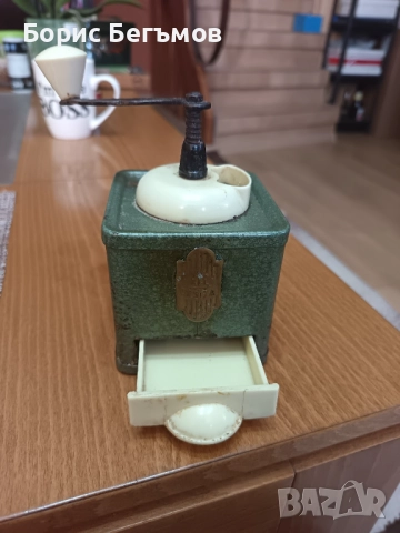 I.I.L RESITA МЕТАЛНА РЕТРО МЕЛНИЦА 