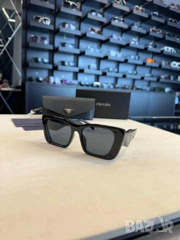 очила с черен обикновен калъф prada 