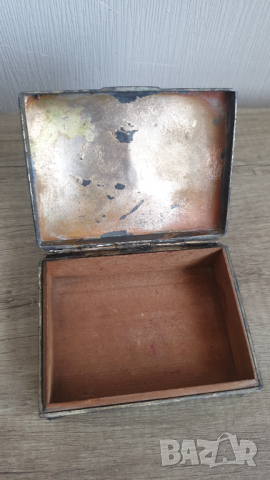 Стара метална кутия за бижута, снимка 5 - Антикварни и старинни предмети - 45035313