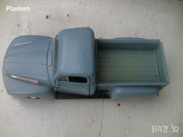 Метален модел на Форд пикап от 1948 година на Маисто Китай, мащаб 1/25, снимка 2 - Колекции - 45558308