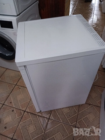 Малък хладилник с вътрешна камера Liebherr с 2 години Гаранция!, снимка 2 - Хладилници - 53473106