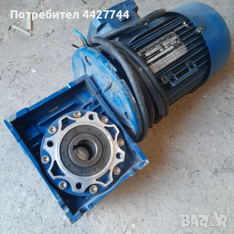Мотор-редуктор 1-- 50 оборо, снимка 3 - Електродвигатели - 51243534